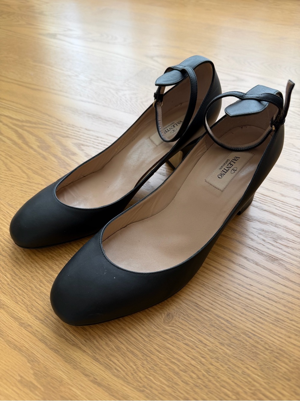 Valentino Black Ankle-Strap Round-Toe Mid Heel Pumps 38.5